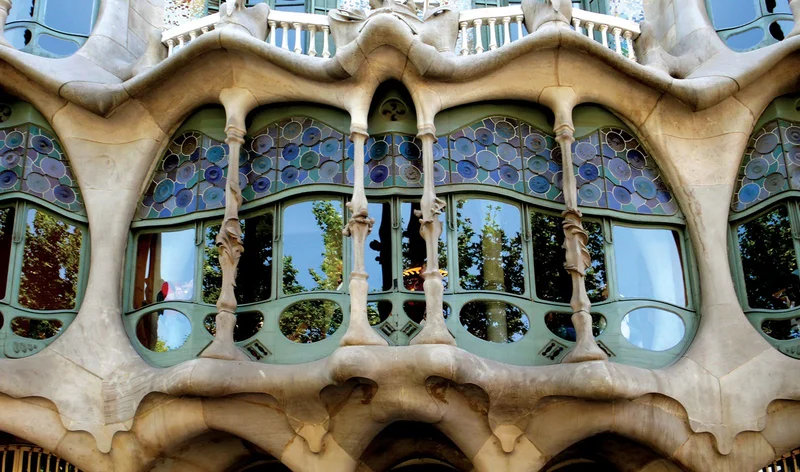 Antoni Gaudí: Guia Completo do Gênio Modernista de Barcelona