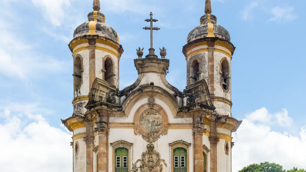 Igreja de São Francisco de Assis em Ouro Preto (MG) — fachada barroca em pedra-sabão de Aleijadinho