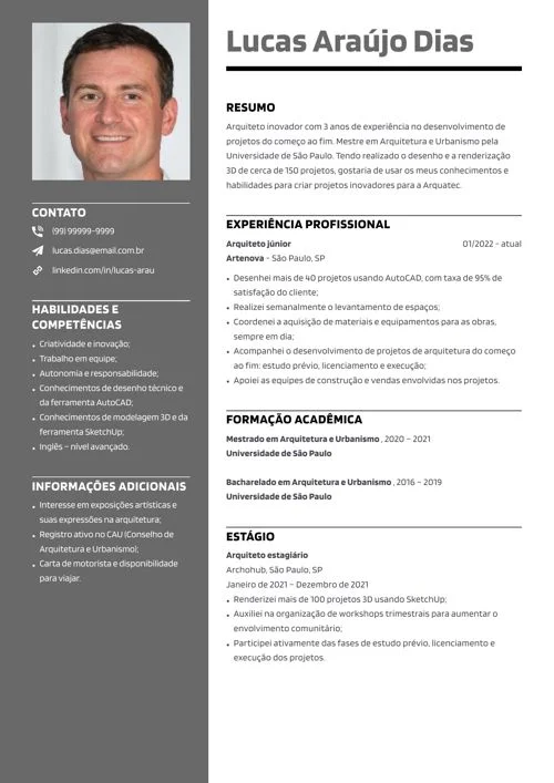 Currículo de arquiteta júnior em português com seções de resumo, experiência, software AutoCAD e SketchUp e registro CAU
