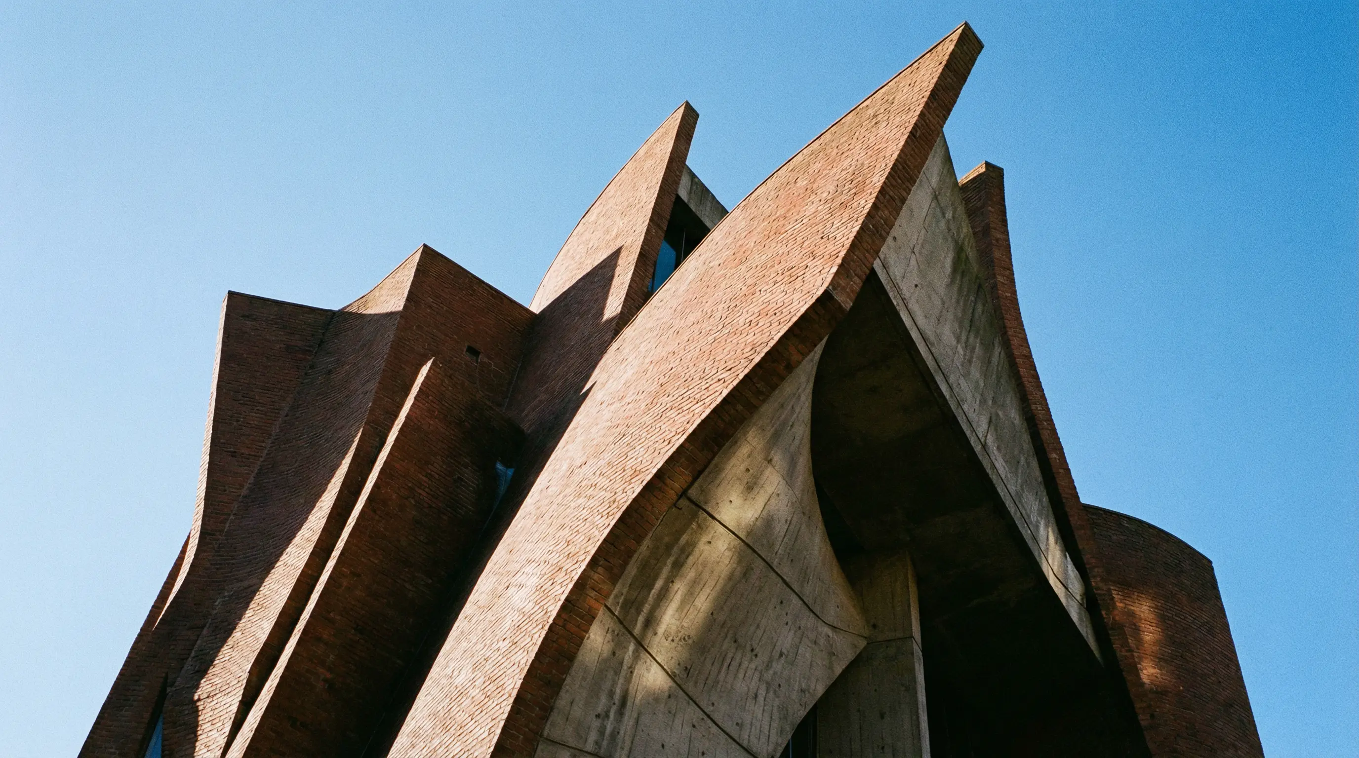Descubra A Beleza Unica Da Arquitetura Expressionista Uma Jo
