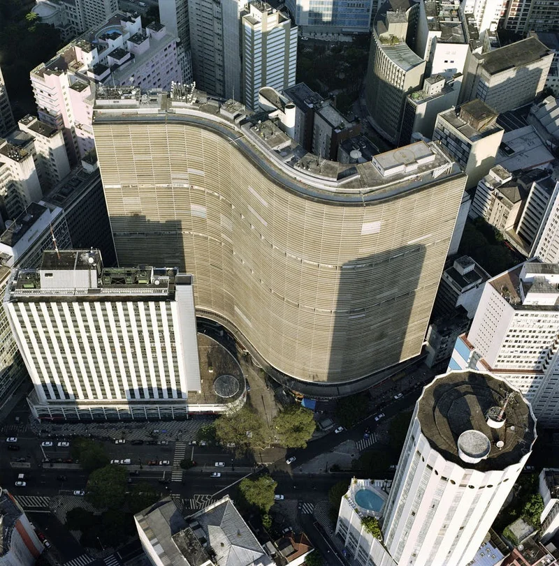 Edifício Copan em São Paulo, exemplo com traços expressionistas