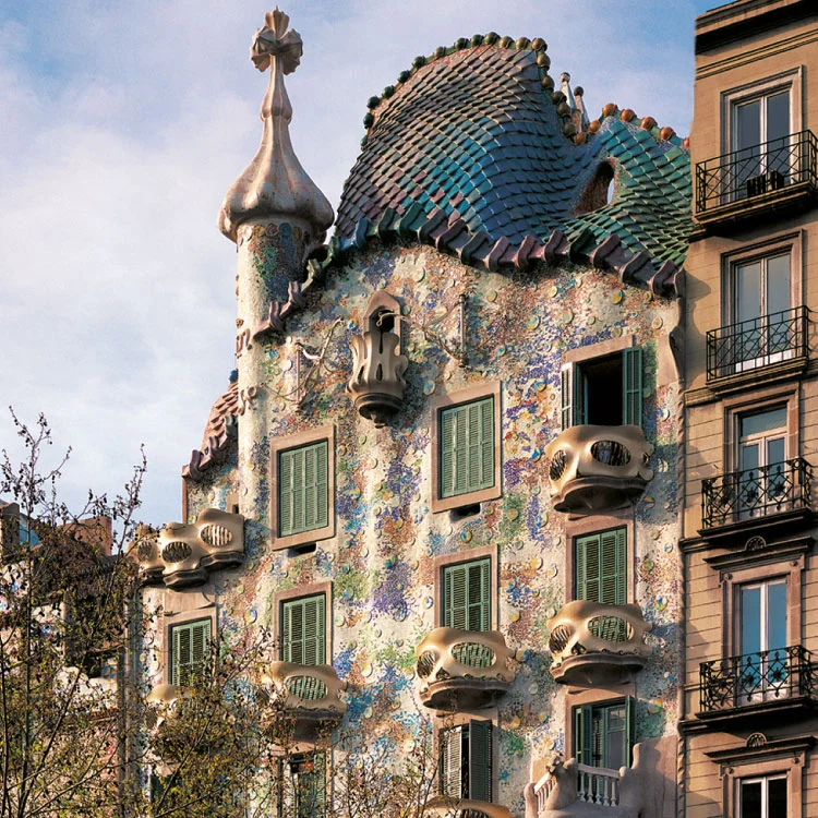 Detalhe da fachada da Casa Batlló de Antoni Gaudí em Barcelona.