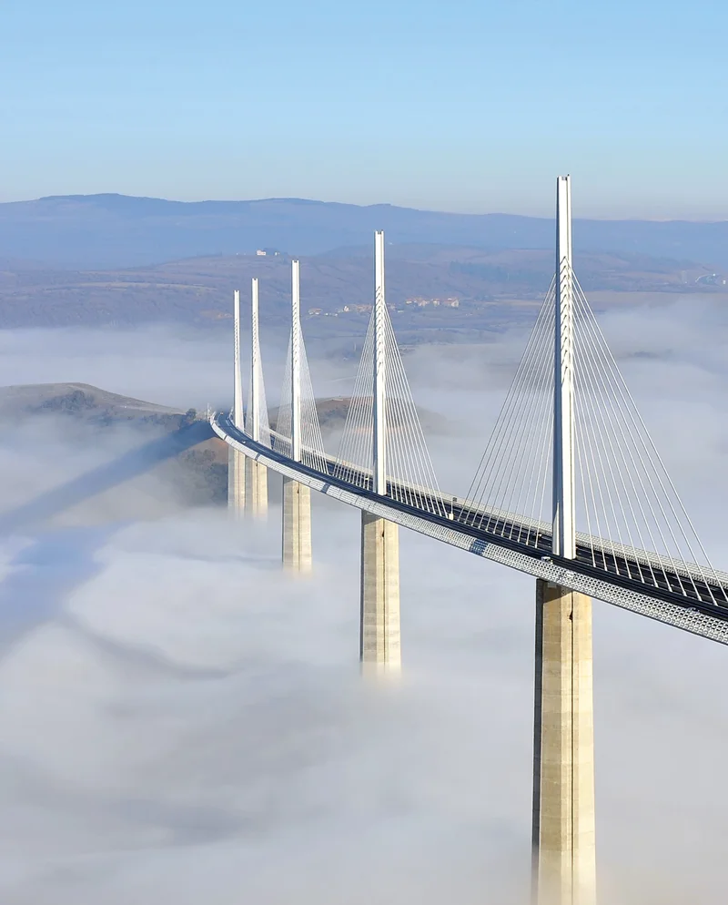 O majestoso Viaduto de Millau em França