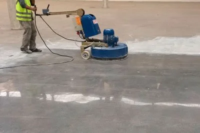 Piso de Cimento Queimado: Guia Completo com Preço, Vantagens e Como Fazer